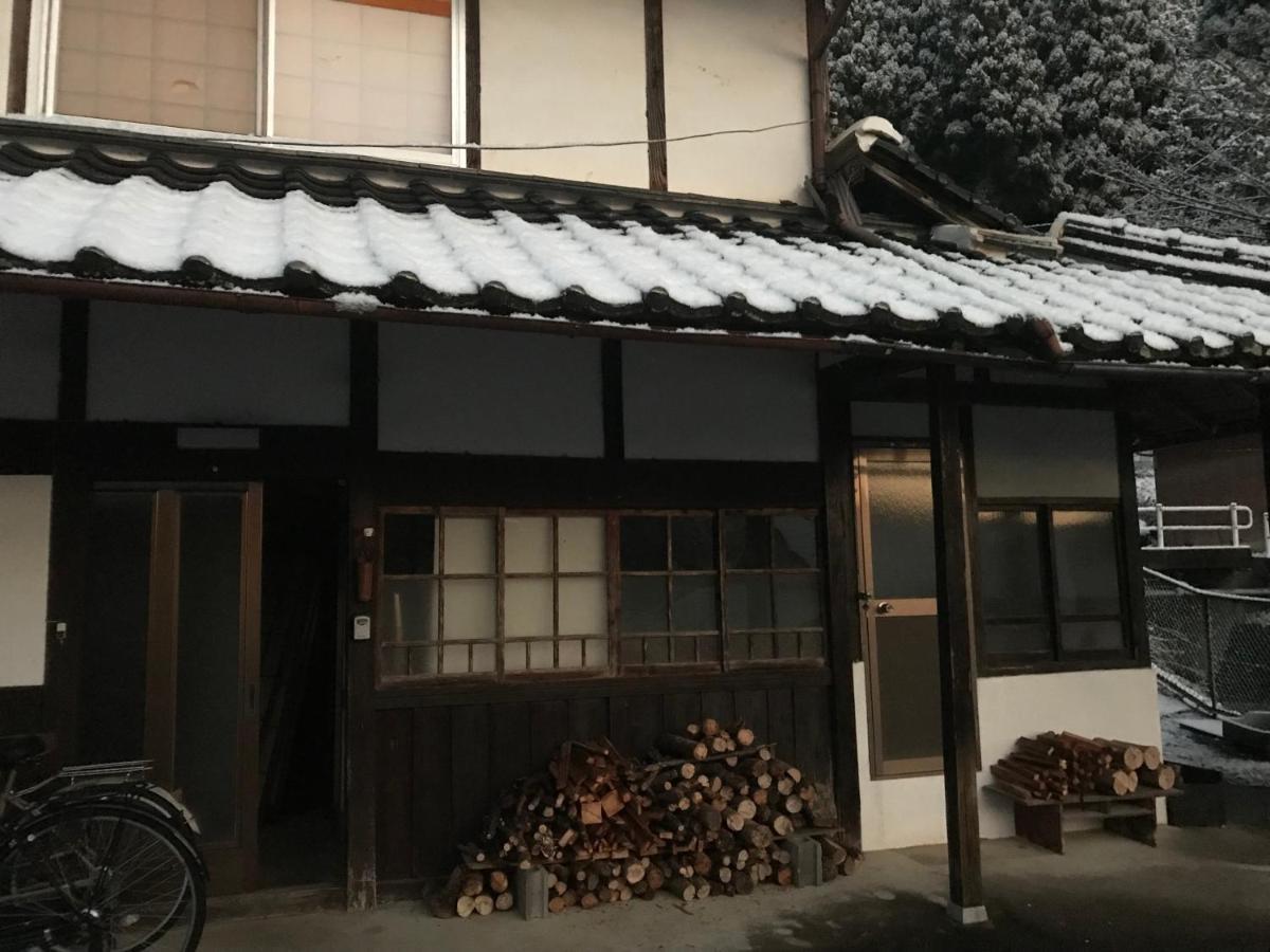 Yakuno House Hotell Fukuchiyama Rum bild